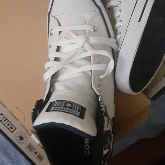 Converse White and Navy Hi Top - Picture 4 of 6